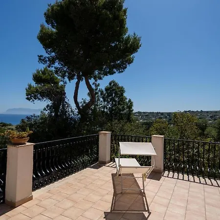 Casa Vacanze Baia Di Guidaloca * كاستيلاّماري ديل غو